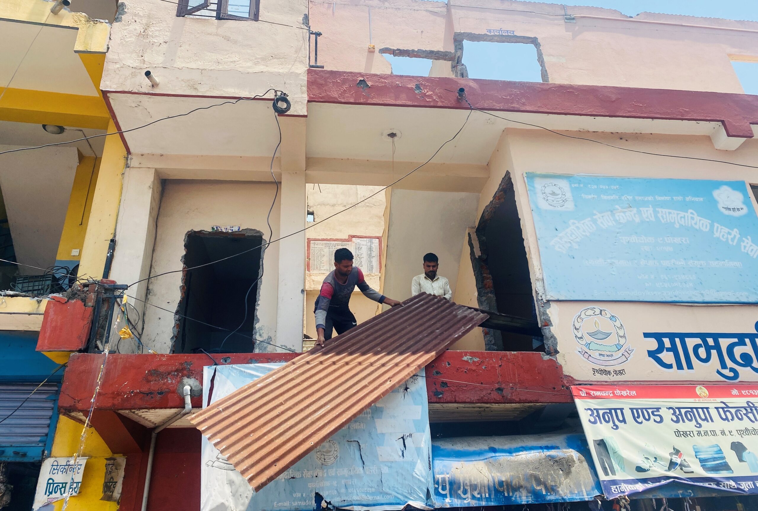 पोखरामा अतिक्रमित संरचना धमाधम खाली गरिँदै